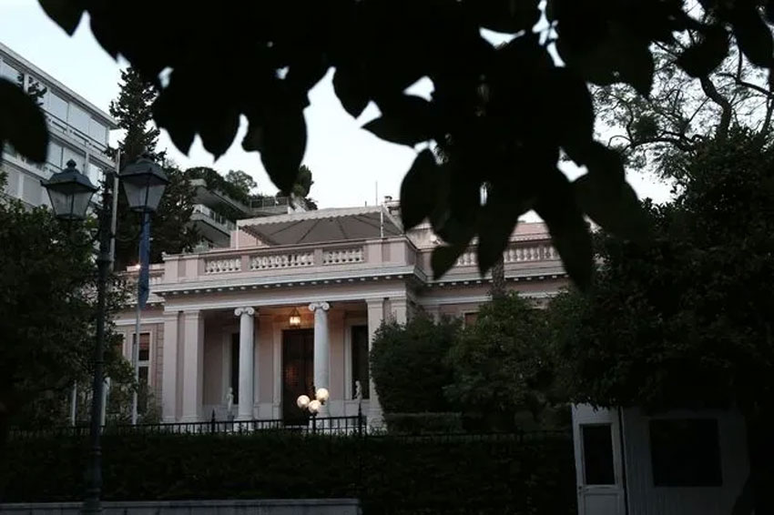 Πρόεδρος της Δημοκρατίας; Πολιτικός παρακαλώ…