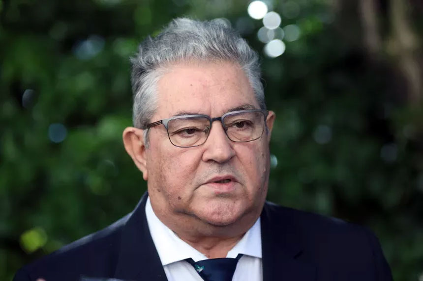 Οι σκελετοί στη ντουλάπα του ΚΚΕ και η θεωρία των δύο άκρων